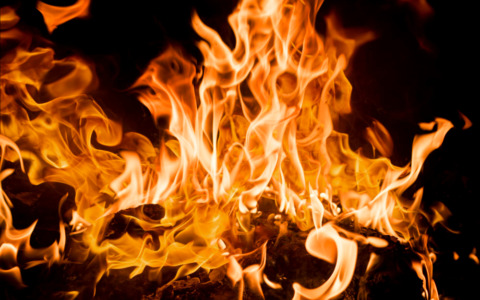 Fiamme su un’auto a Borghetto Santo Spirito