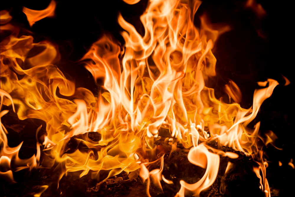 Fiamme su un’auto a Borghetto Santo Spirito